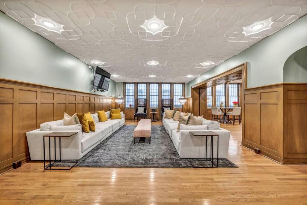 Heart Of Dt - Pool & Steam At Playhouse Square 315 Apartment Cleveland Exterior photo
